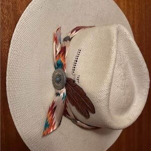 Charlie 1Horse Straw Hat with Aztec band & leather feather